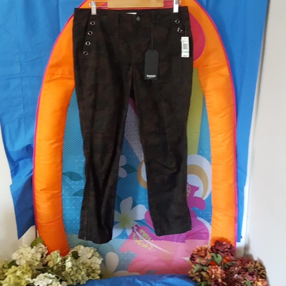 Kensie Camo Jeans size 8/29